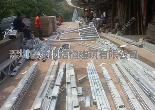客戶花30萬建成的輕鋼別墅，優(yōu)美的外觀，坐擁山川美景(圖2)