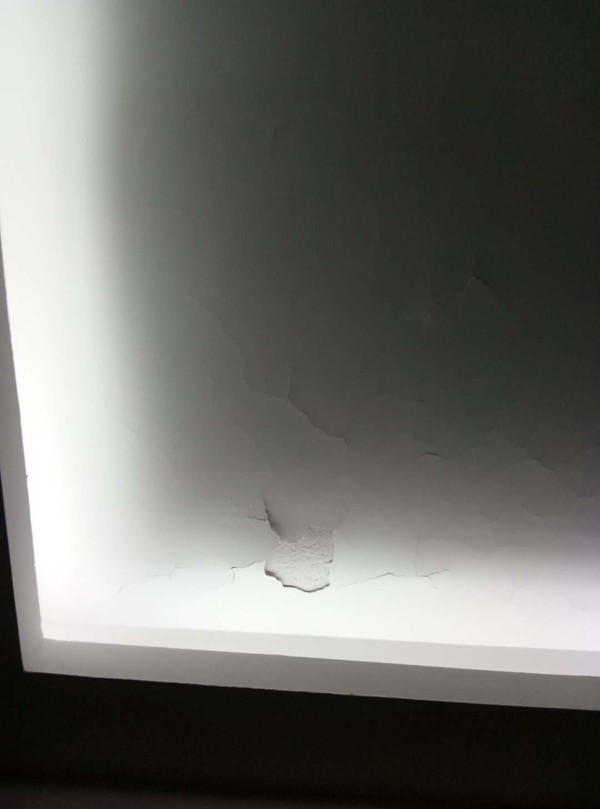 農(nóng)村剛?cè)胱“肽甑拇u混房墻體就開裂了，過梁厚度不夠惹的禍？(圖1)